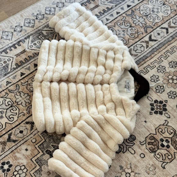 WD.NY Ivory Faux Fur Cropped Pea Coat for Kids - Picture 3 of 4